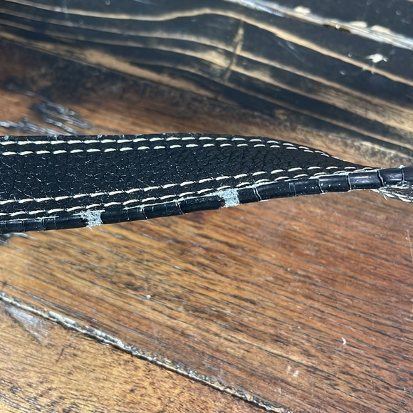 Danier black leather purse - excellent shape.  Pebbled leather - Picture 17 of 17